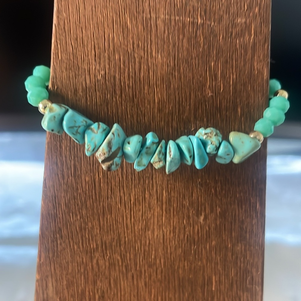 Turquoise Gemstone Bracelet with Gold Accents - Picture 4 of 6